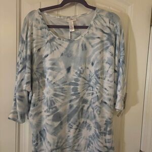 Just Be Women's Blue Tie-Dye Top (LARGE)